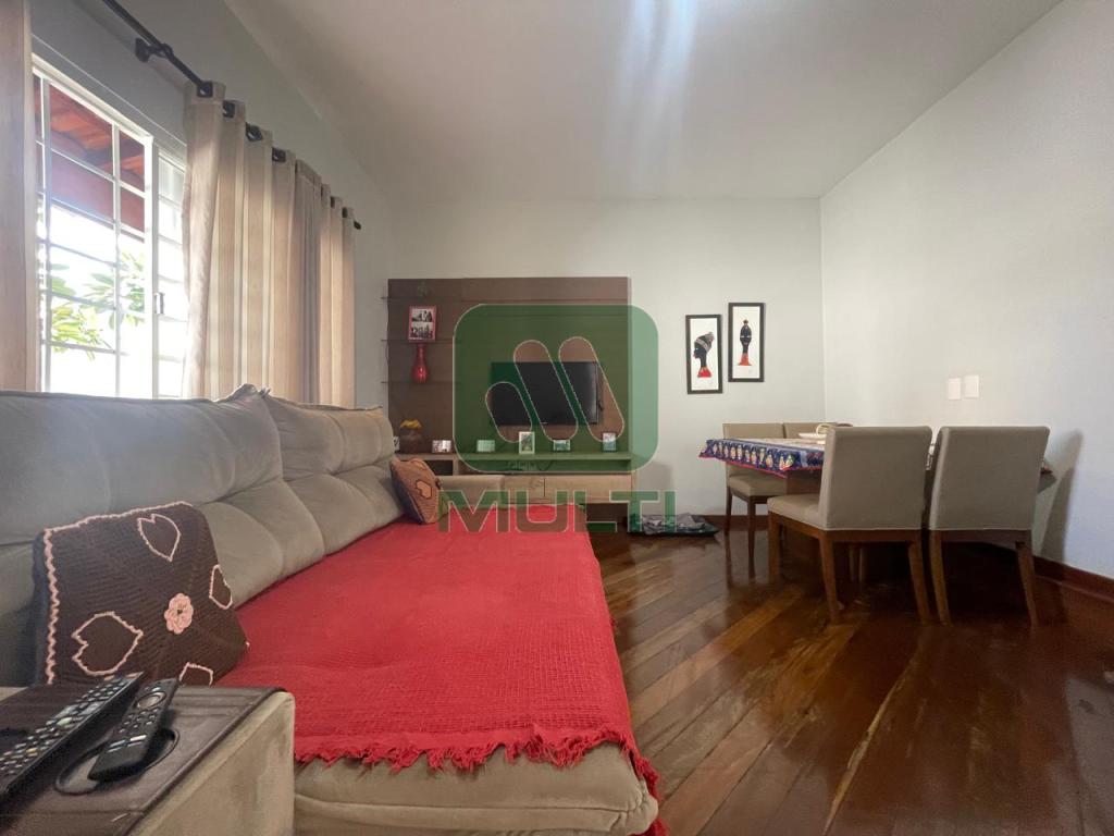 Casa à venda com 5 quartos, 128m² - Foto 1