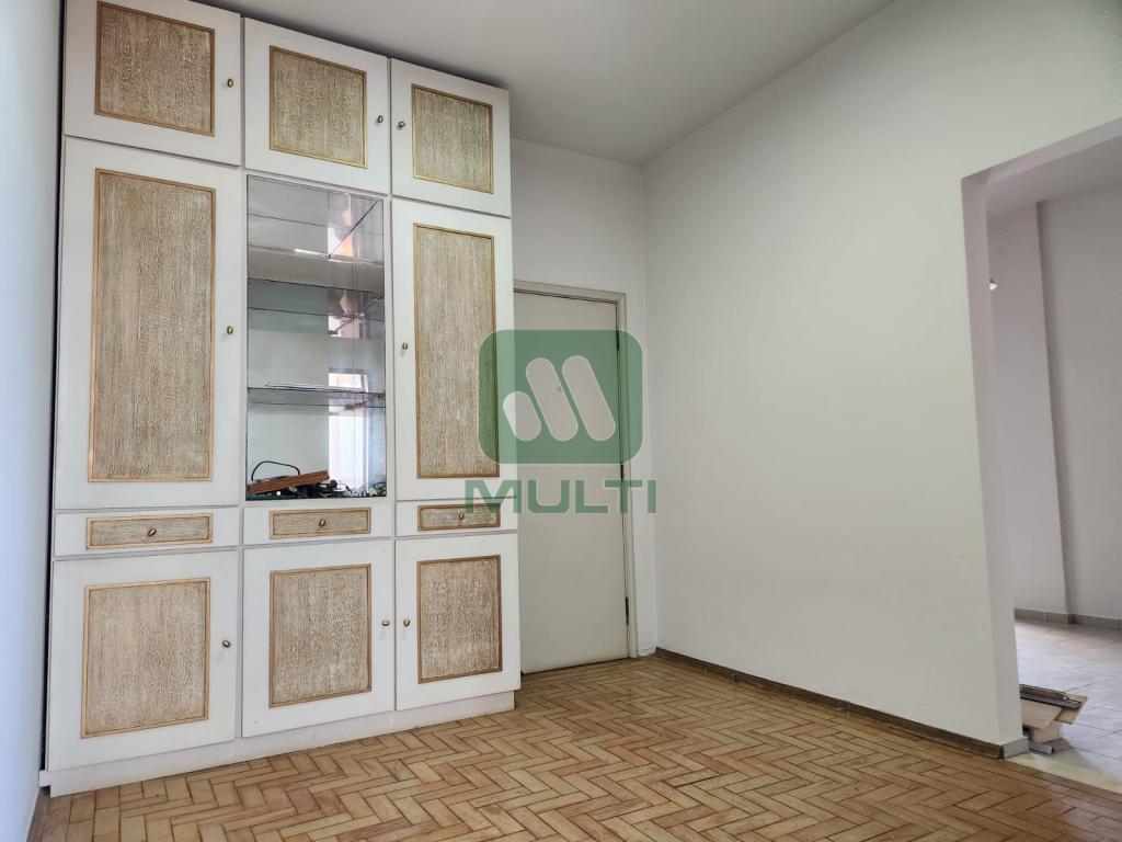 Apartamento à venda com 3 quartos, 148m² - Foto 2