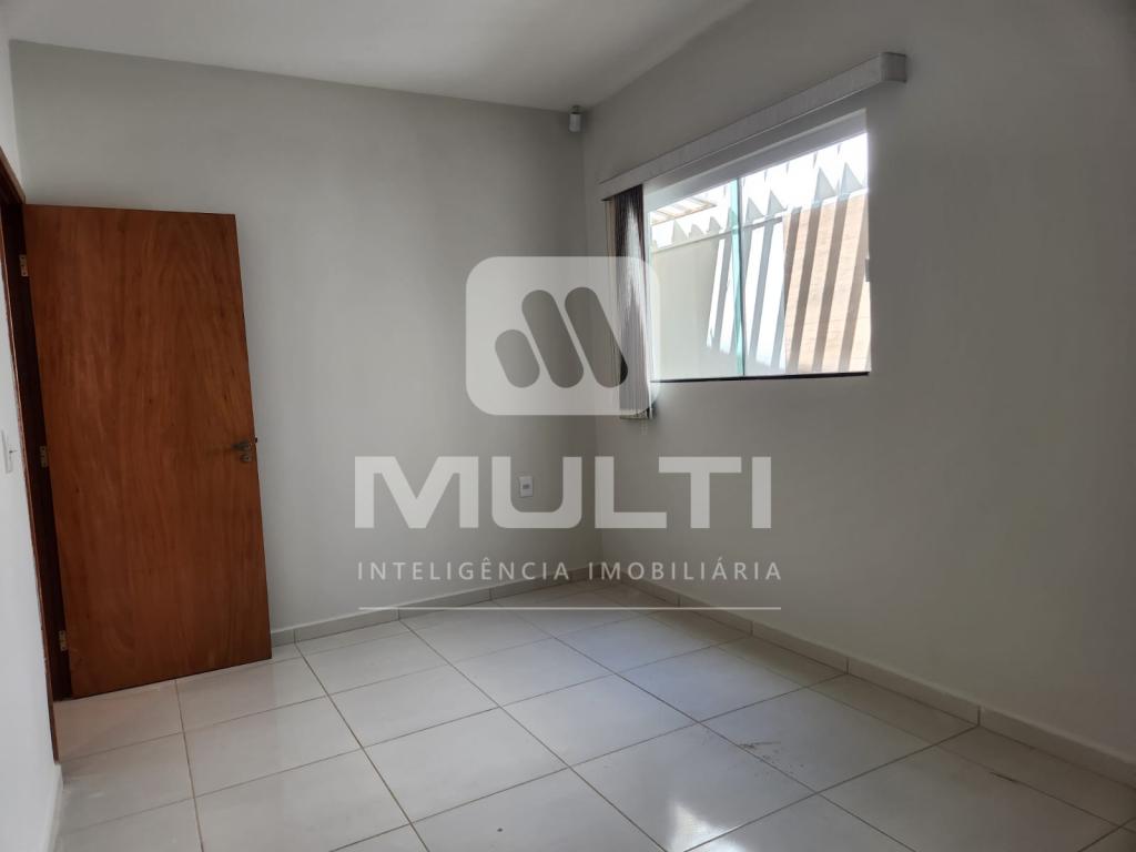 Casa à venda com 4 quartos, 200m² - Foto 3