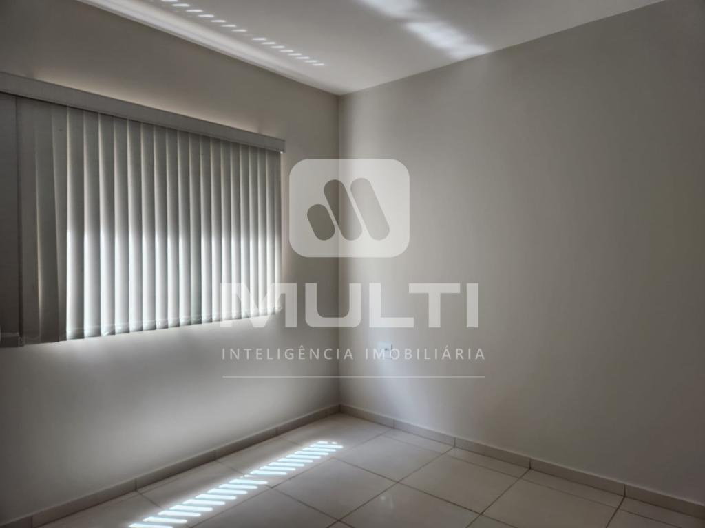 Casa à venda com 4 quartos, 200m² - Foto 4