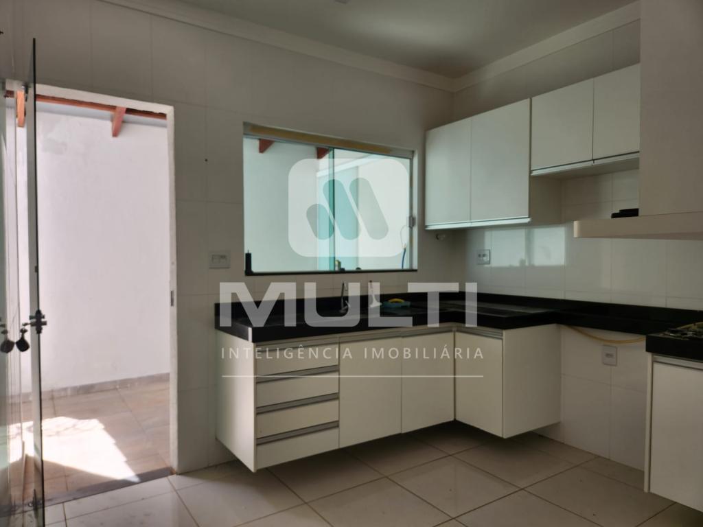 Casa à venda com 4 quartos, 200m² - Foto 5