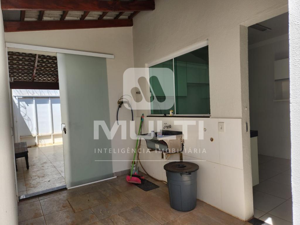 Casa à venda com 4 quartos, 200m² - Foto 18