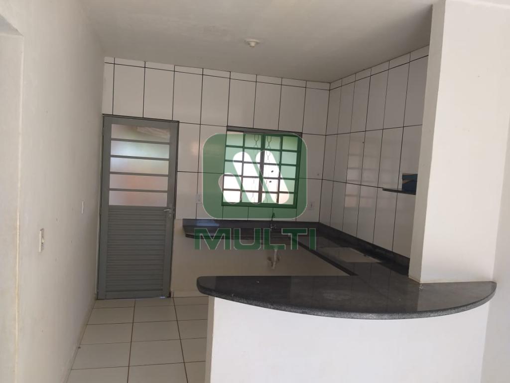 Casa à venda com 3 quartos, 101m² - Foto 1