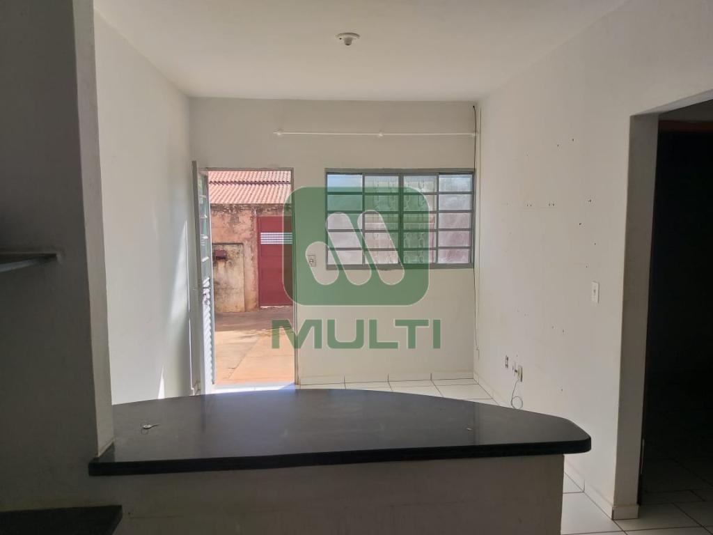 Casa à venda com 3 quartos, 101m² - Foto 2