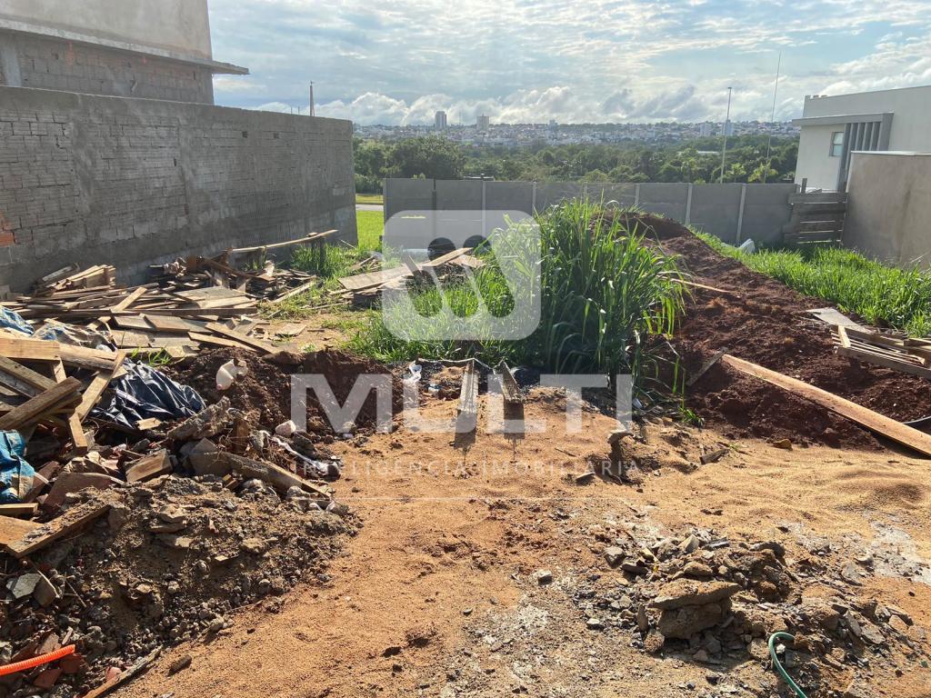 Terreno à venda com 1 quarto, 477m² - Foto 1