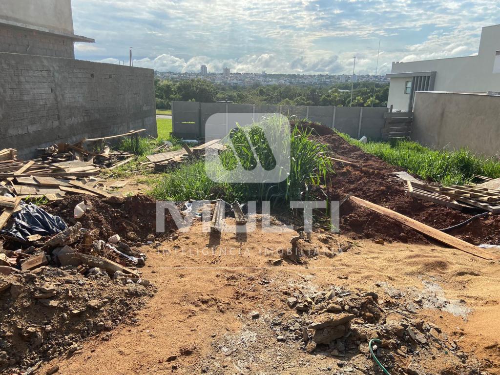 Terreno à venda com 1 quarto, 477m² - Foto 2