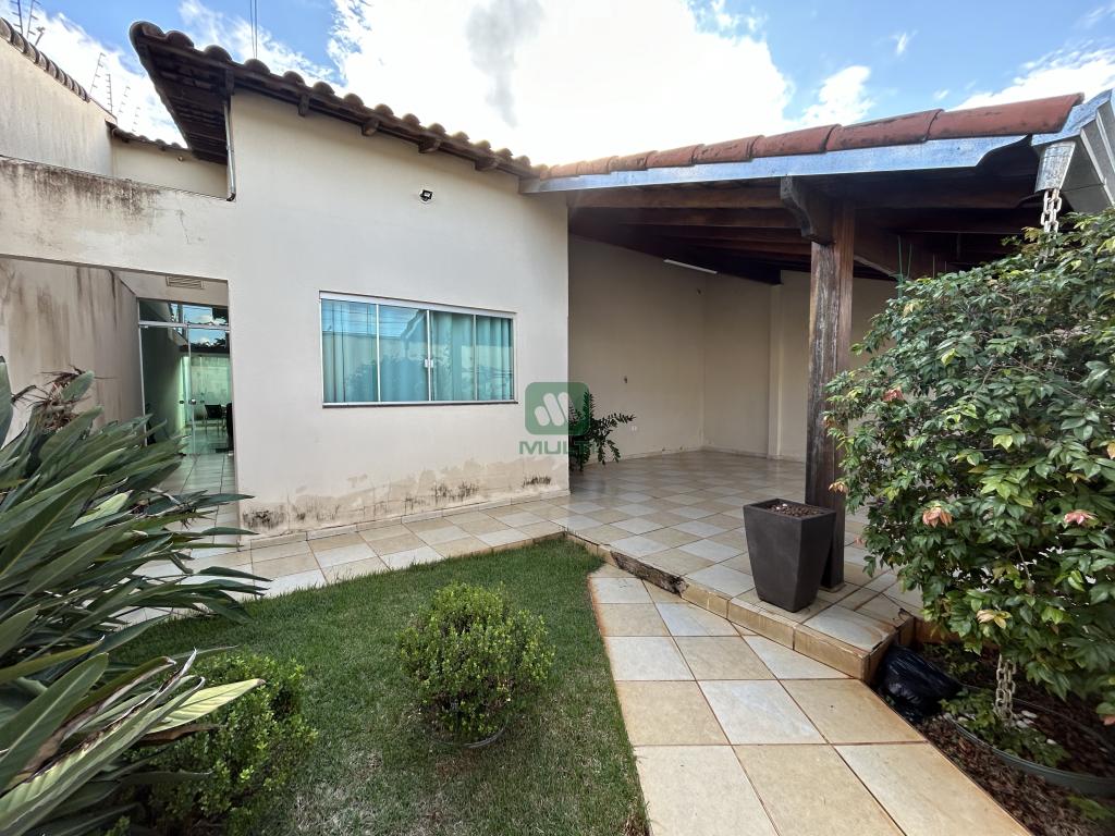 Casa à venda com 3 quartos, 165m² - Foto 1