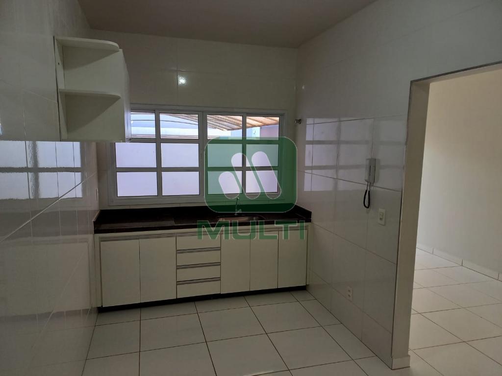 Casa à venda com 2 quartos, 67m² - Foto 12