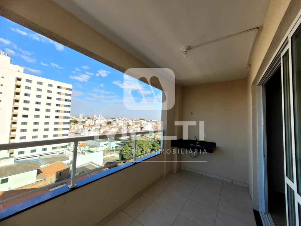 Apartamento à venda com 3 quartos, 116m² - Foto 2