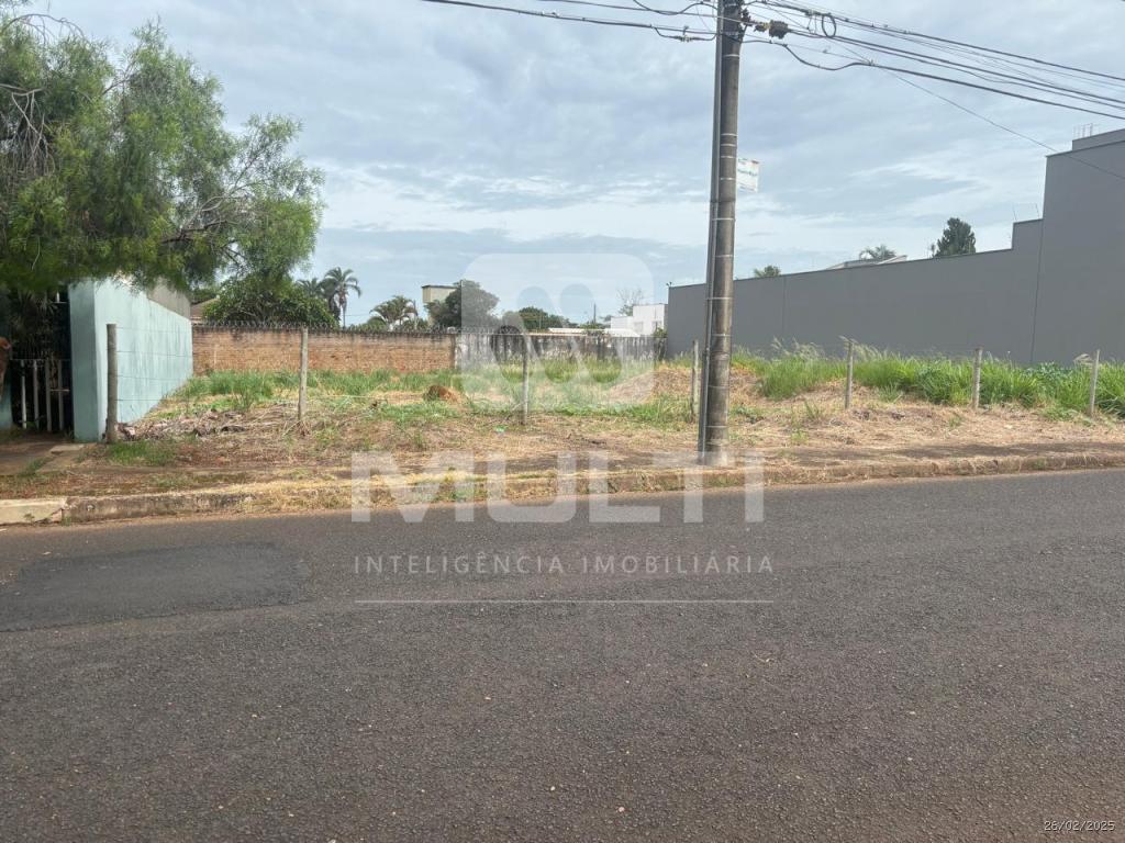 Terreno à venda com 1 quarto, 600m² - Foto 2