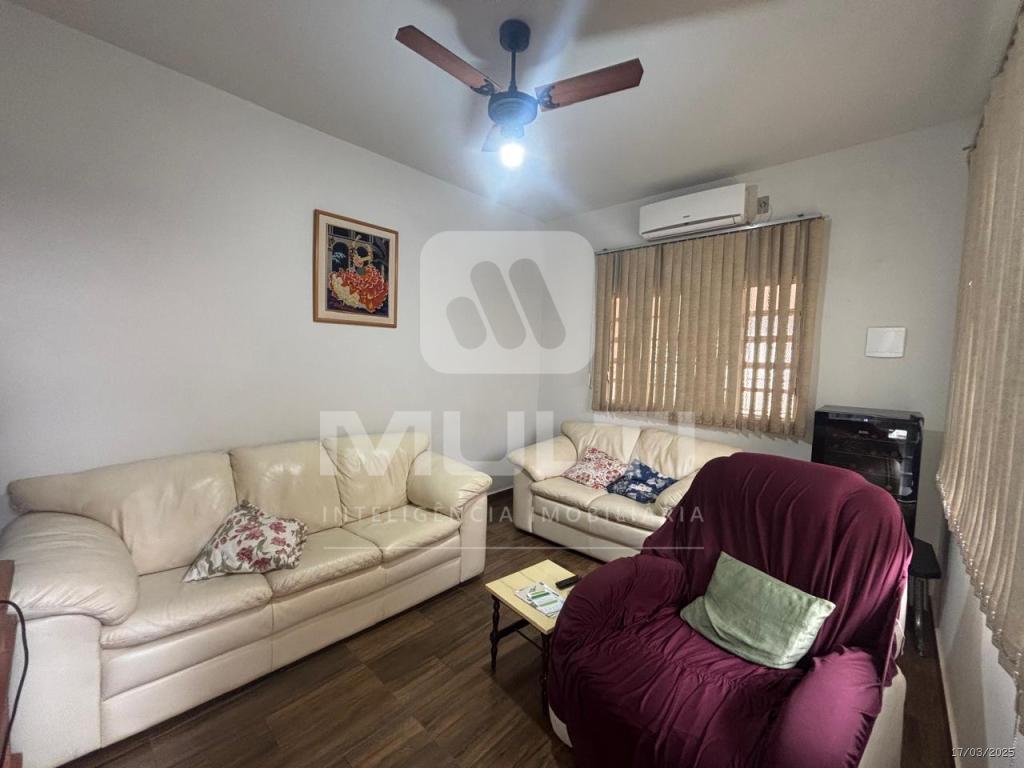 Casa à venda com 4 quartos, 268m² - Foto 1