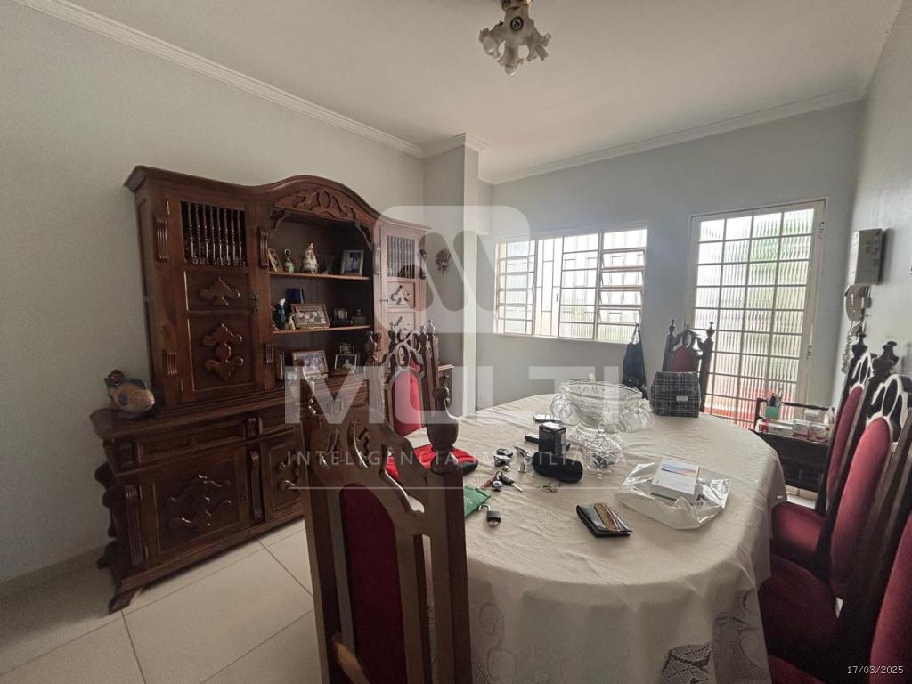 Casa à venda com 4 quartos, 268m² - Foto 2