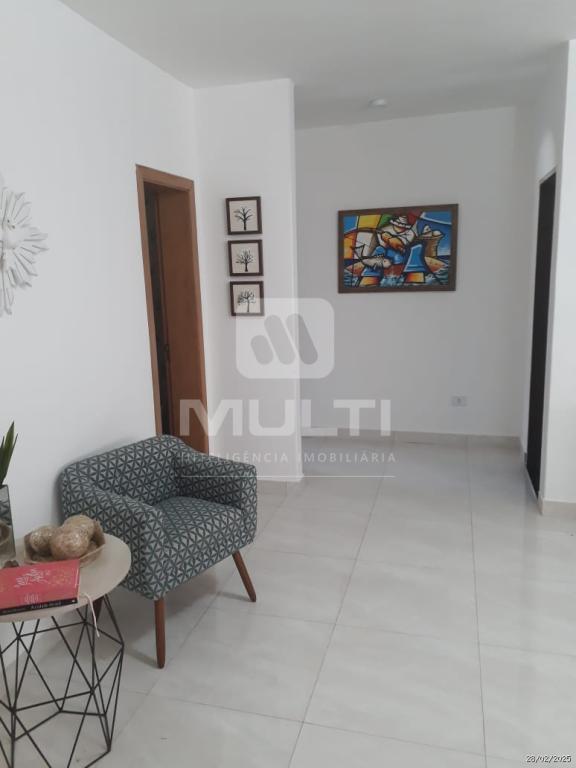 Casa à venda com 3 quartos, 210m² - Foto 4