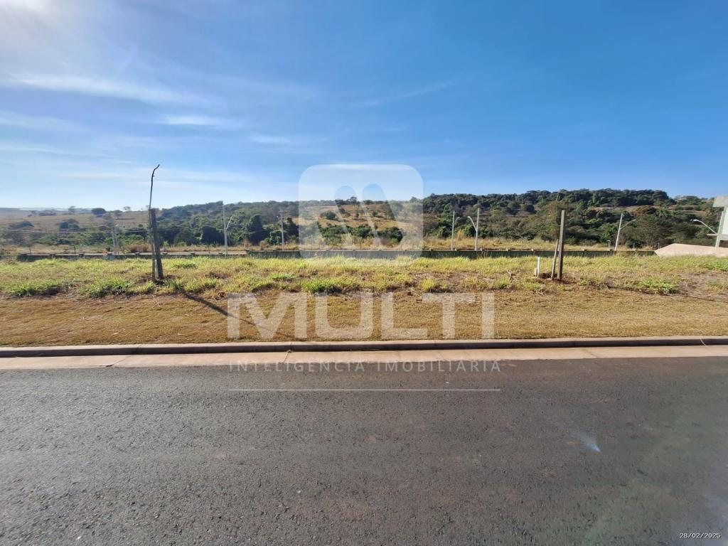 Terreno à venda com 1 quarto, 281m² - Foto 2