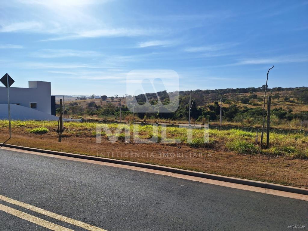 Terreno à venda com 1 quarto, 281m² - Foto 4